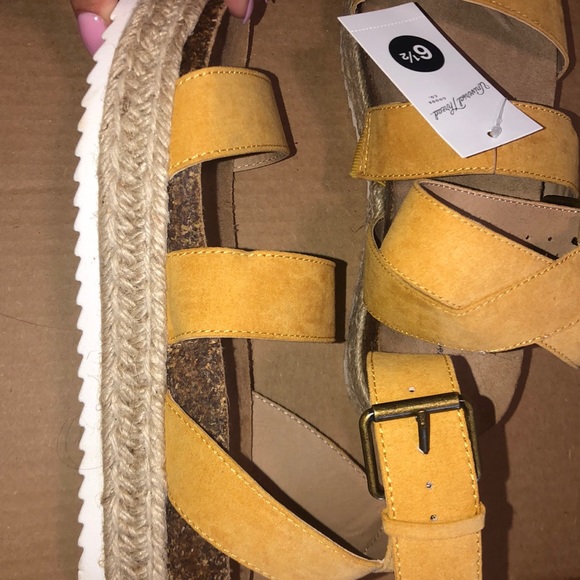 Yellow platform sandals - Picture 2 of 2